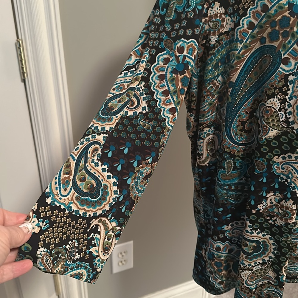 Susan Graver paisley fabulous top. Size Large 💚